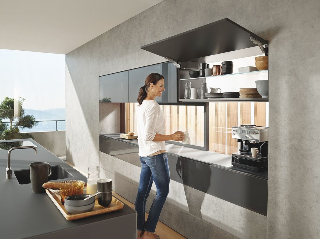 AVENTOS HK top