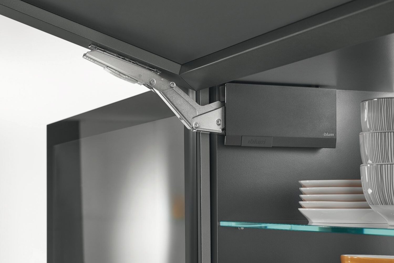 AVENTOS HK top