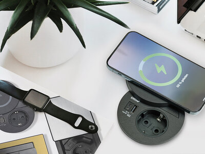 Az új csúszófedél vezeték nélküli töltési funkcióval praktikus kiegészítője a Circle80-nak.