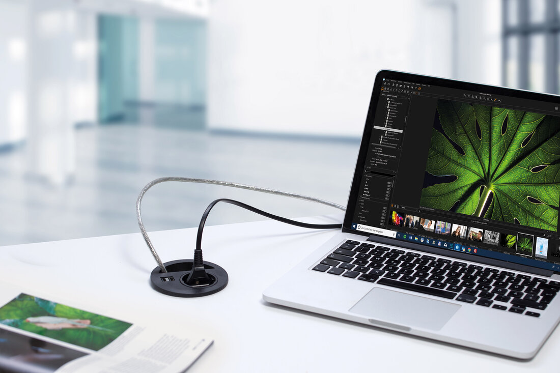 A csúszka segítségével a felesleges kábelek eltűnnek, és a kábelek biztonságosan rögzíthetők.